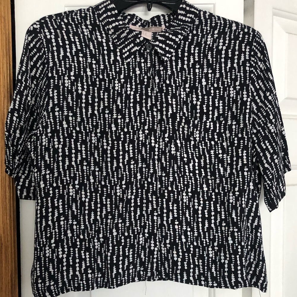 Forever 21 Cropped Button Up Short Sleeve Blouse